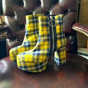 Current mood platform plaid with side zip ankle booties